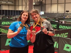 „Es ist schon ein großes Spektakel“ Angelburger Duo Tina Acker und Verena Hartmann räumen auch bei Deutschen Meisterschaften ab und zeigen sich begeistert von den TT-Finals in Erfurt